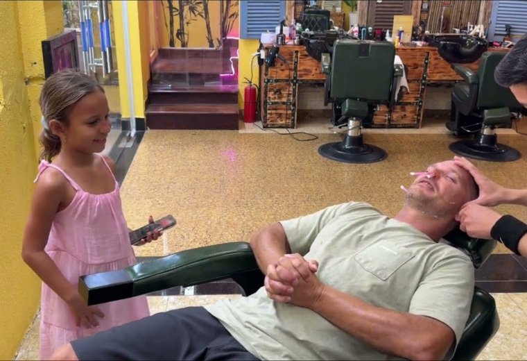 Australian Tourist Gets a Premium Beard Shave, Nose & Ear Wax in Da Nang | Nhựa Style Pro BarberShop